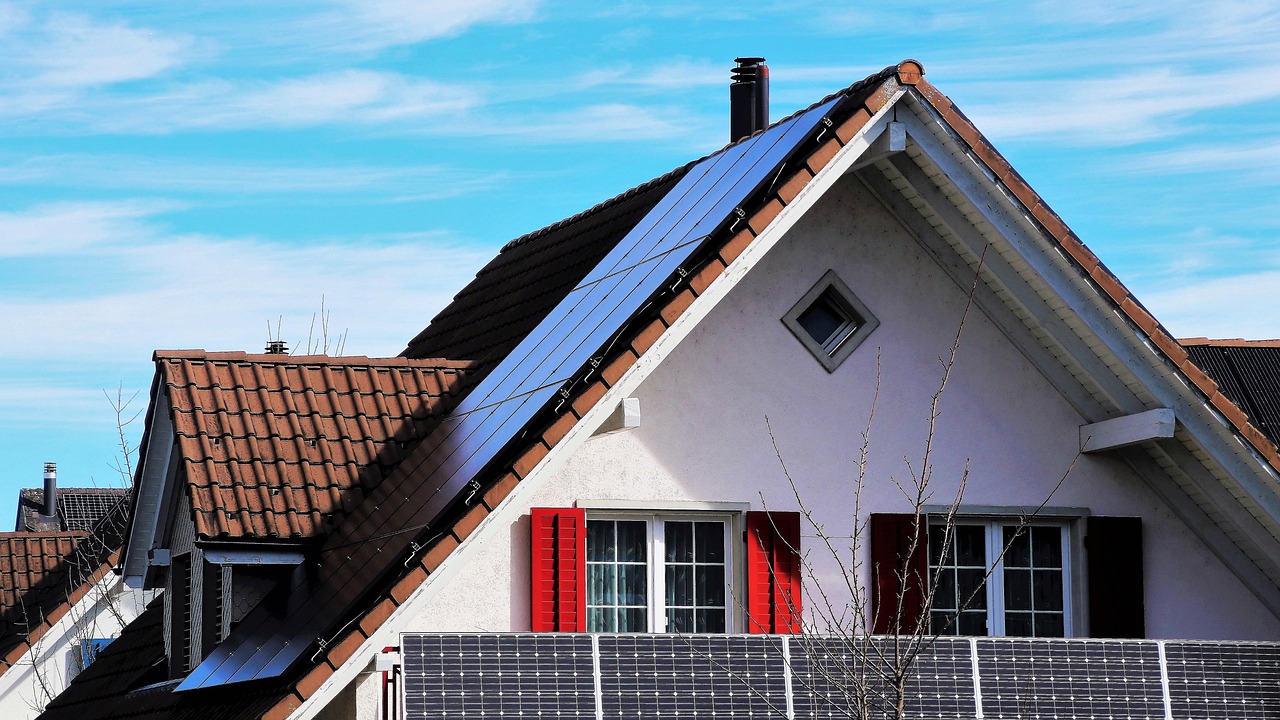 Toiture de pavillon traditionnel entretenue par SCBL Couvreur